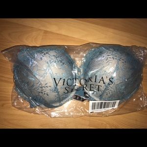 NWT Victoria’s Secret Very sexy push-up Bra 36DD